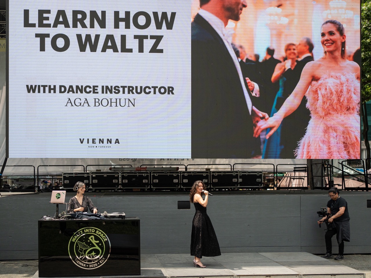 Aga Bohun Giving Waltz Instructions © Vienna Tourist Board : Stefan Wuernitzer