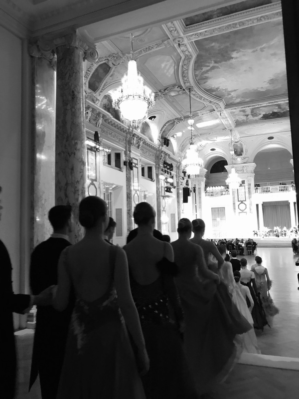 viennese-waltz-dance-performance-hofburg (1)