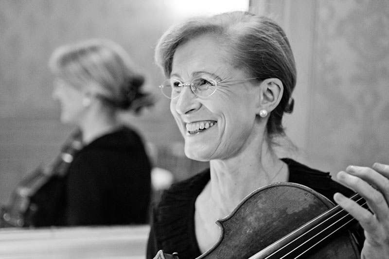 waltz-in-vienna_amazing-artists-viola